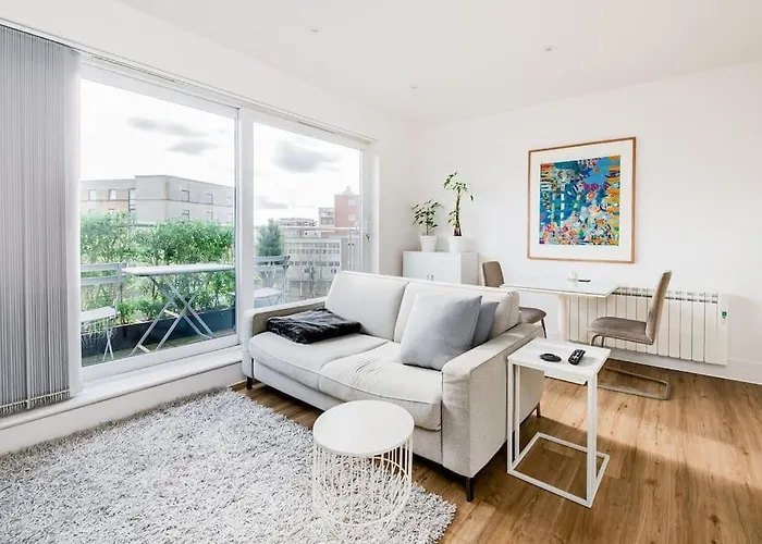 Central Bournemouth Apartment, Balcony, Free Parking